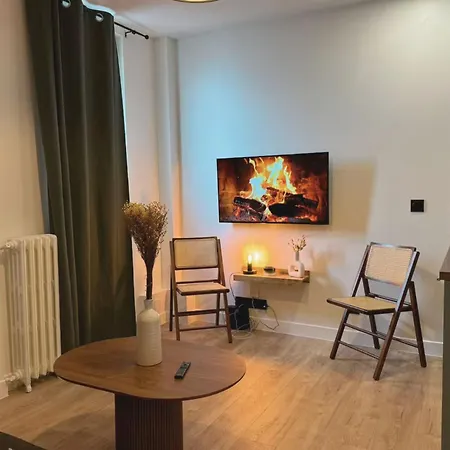 Comfortable In Ideal Location Apartment