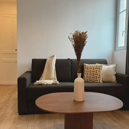 Comfortable In Ideal Location Apartment *